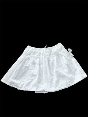 PINK ROSE White Lace/Embroidered Flower Buds Mini Skirt Size Small NEW!